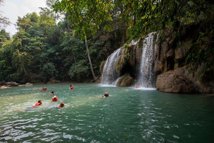 Erawan vandfald og togtur fra Kanchanaburi – hel dag