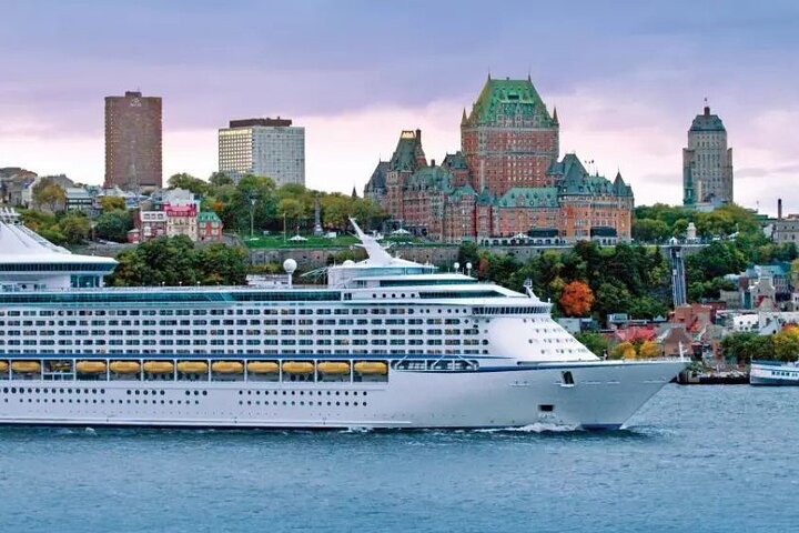 Desde Montreal: Excursión de un día completo a la ciudad de Quebec y Montmorency Falls