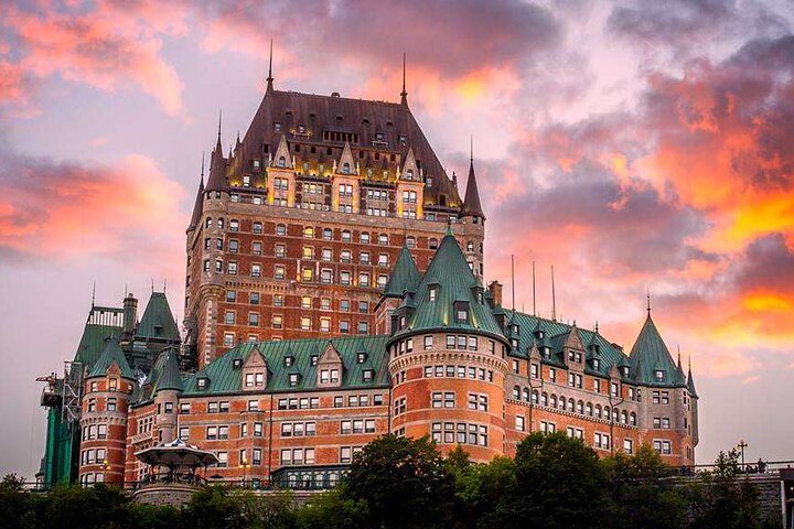 Desde Montreal: Excursión de un día completo a la ciudad de Quebec y Montmorency Falls