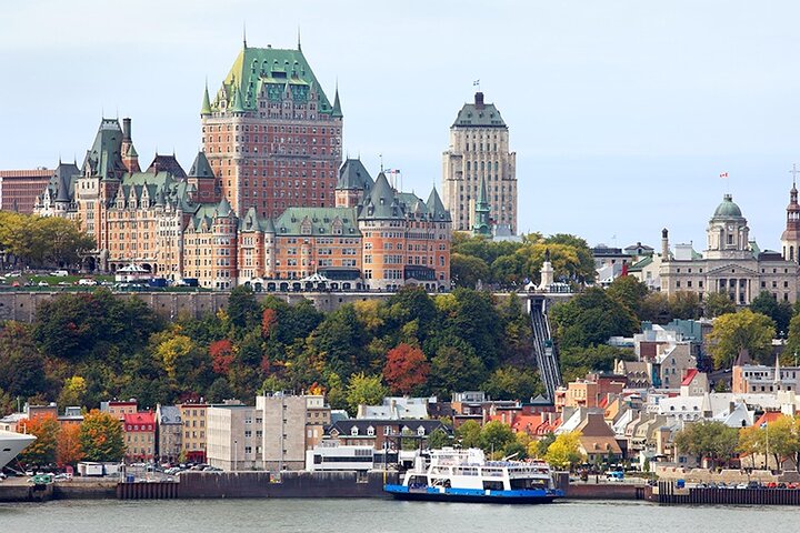 Desde Montreal: Excursión de un día completo a la ciudad de Quebec y Montmorency Falls