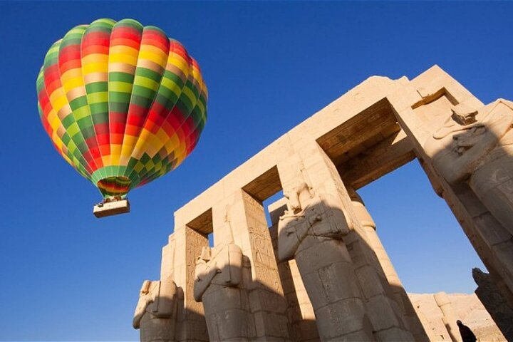 Croisière de 4 jours et 3 nuits sur le Nil d'Assouan à Louxor et Abou Simbel + montgolfière