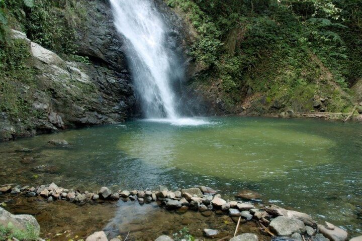 ''Aventura na Costa dos Corais: Cachoeira Biausevu e Praia Natadola!''