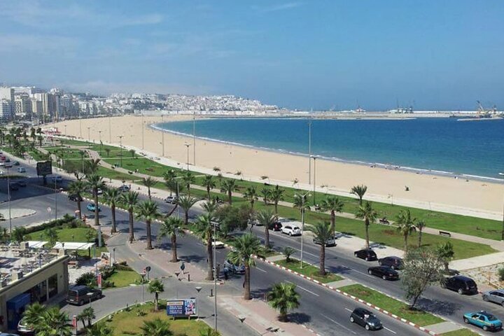 Tour de día completo a Tánger desde Rabat en tren con paseo en camello