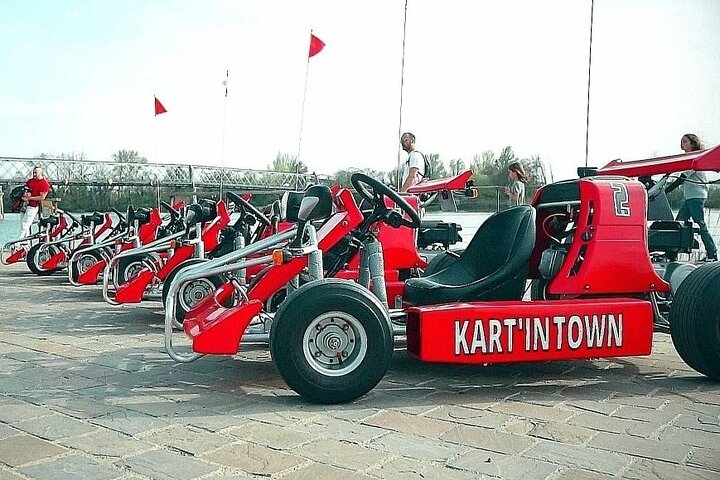 Unico in Francia: guidare i kart su strada in Gironda