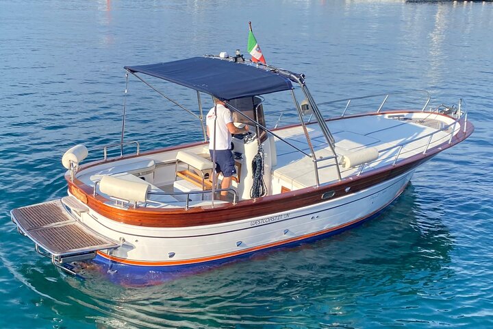 Privater Ausflug zur Insel Ischia auf Gozzo Fratelli Aprea 7,5 m