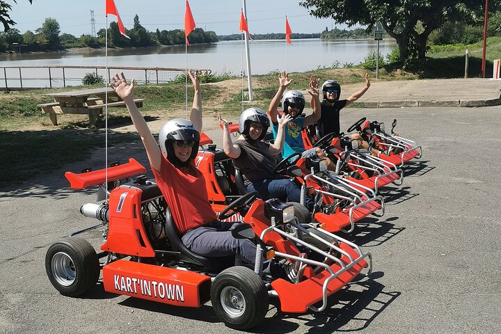 Unico in Francia: guidare i kart su strada in Gironda