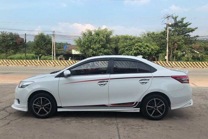 (TOP) Privat bil: Hanoi/Noi Bai Lufthavn (HAN) fra/til Ha Long