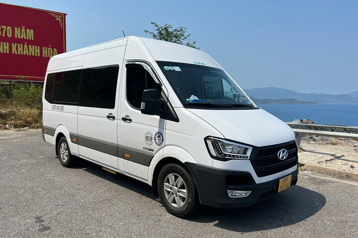 (TOP) Privat bil: Hanoi/Noi Bai Lufthavn (HAN) fra/til Ha Long