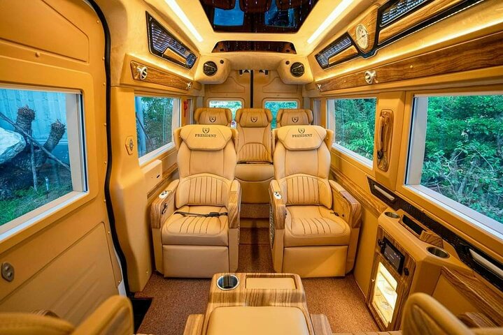 (TOP) Privat bil: Hanoi/Noi Bai Lufthavn (HAN) fra/til Ha Long