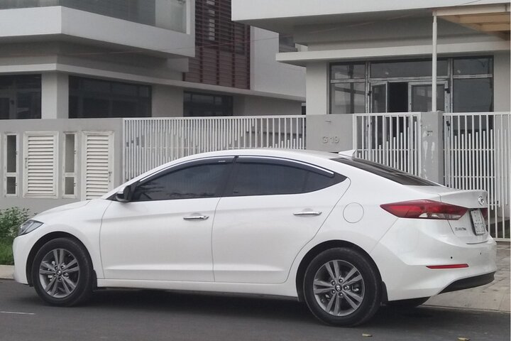 (TOP) Privat bil: Hanoi/Noi Bai Lufthavn (HAN) fra/til Ha Long