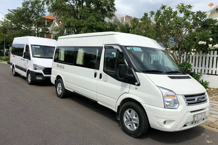 (TOP) Privat bil: Hanoi/Noi Bai Lufthavn (HAN) fra/til Ha Long