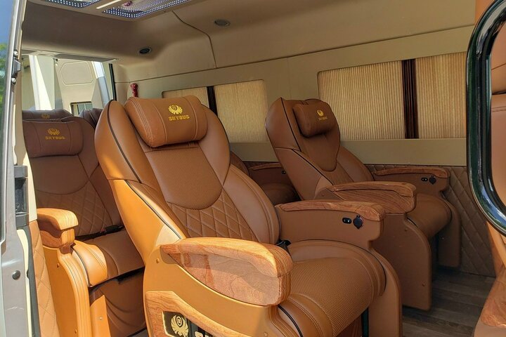 (TOP) Privat bil: Hanoi/Noi Bai Lufthavn (HAN) fra/til Ha Long