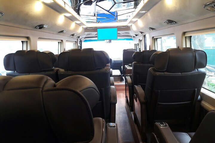 (TOP) Privat bil: Hanoi/Noi Bai Lufthavn (HAN) fra/til Ha Long