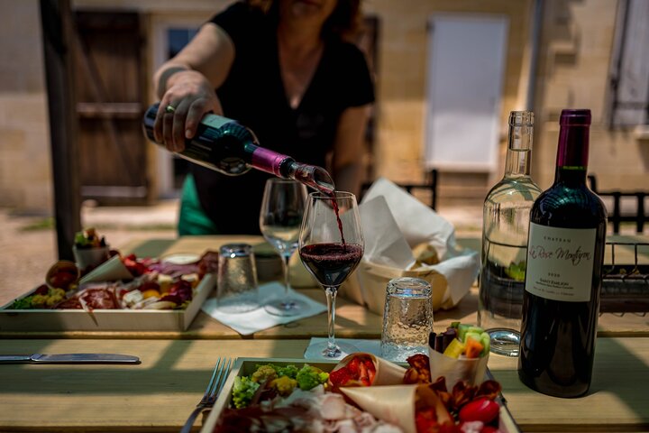 Saint-Émilion Wine Tour por bicicleta elétrica premium, almoço incluído