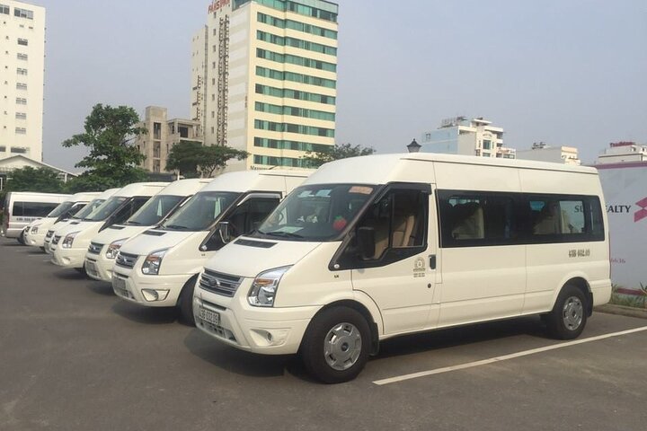 (OBEN) Privatwagen: Flughafen Hanoi/Noi Bai (HAN) von/nach SaPa