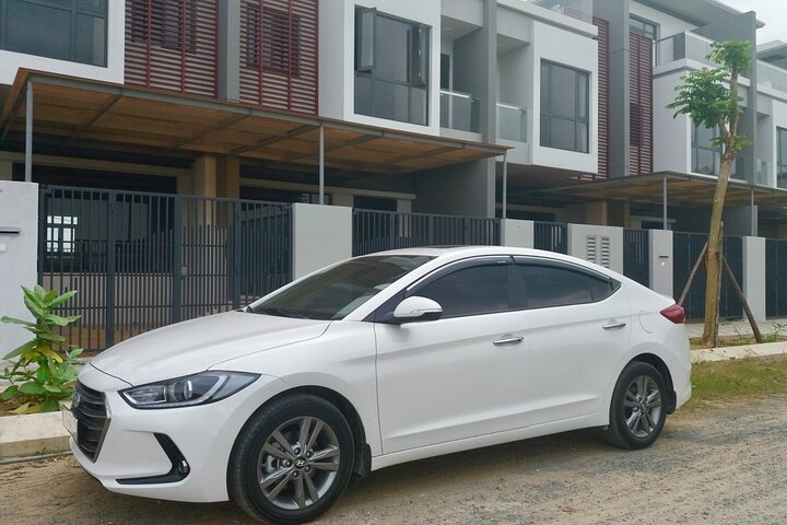(OBEN) Privatwagen: Flughafen Hanoi/Noi Bai (HAN) von/nach SaPa