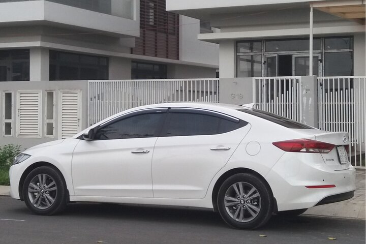 (OBEN) Privatwagen: Flughafen Hanoi/Noi Bai (HAN) von/nach SaPa