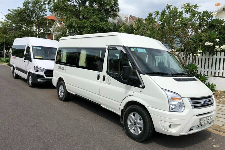 (OBEN) Privatwagen: Flughafen Hanoi/Noi Bai (HAN) von/nach SaPa
