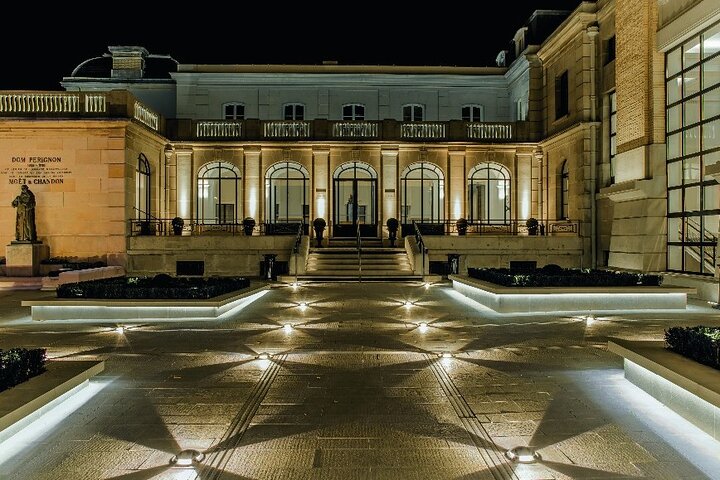 Tour privado de champán Veuve Clicquot, Moet y Chandon desde Reims