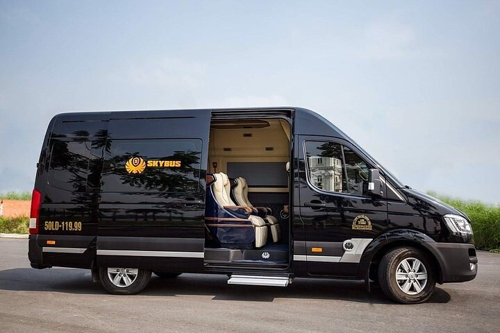 (OBEN) Privatwagen: Flughafen Hanoi/Noi Bai (HAN) von/nach SaPa