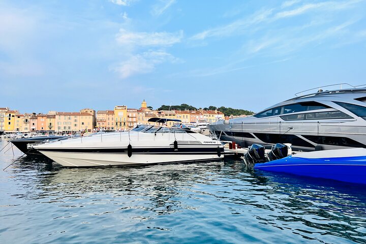 Privéjachtcharter van een hele dag op onze Pershing 40 in Saint Tropez