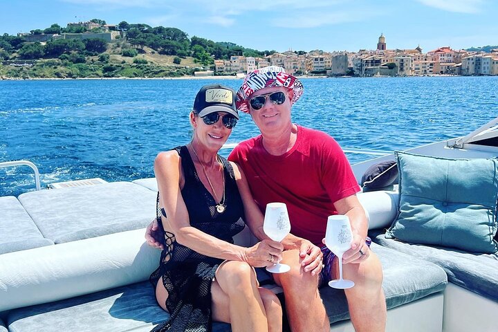 Alquiler de yate privado de medio día en nuestro Pershing 40 en Saint Tropez