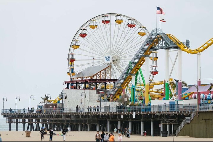 Best of Los Angeles Guided City Tour with 4 Stops and Free Time