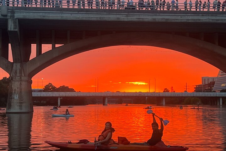 Downtown Austin Sunset Kayak Tour met 1,5 miljoen vleermuizen