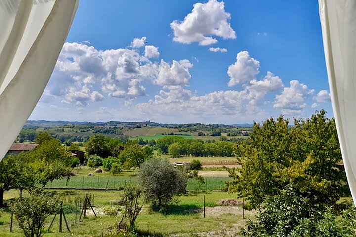 Frische Pasta mit Aussicht auf Langhe, Roero, Monferrato in der Nähe von Asti