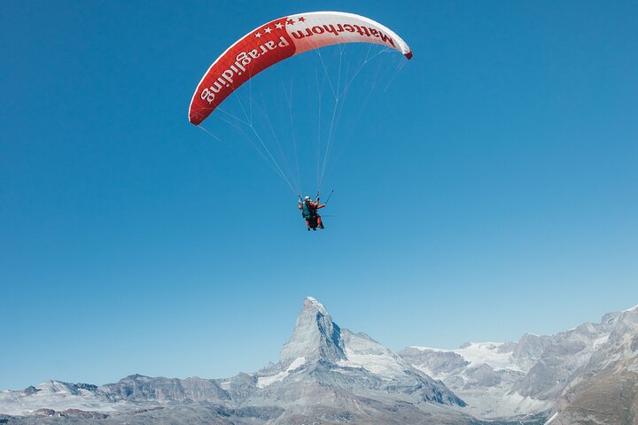 Vol en tandem en parapente à Zermatt avec vue sur le Cervin (20–25min)