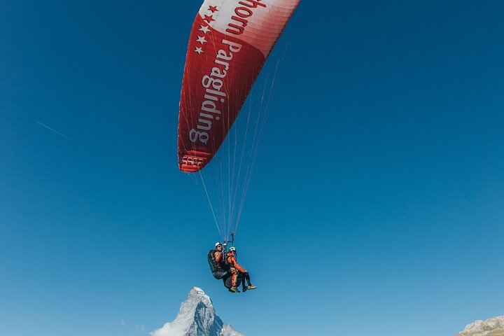 Vol en tandem en parapente à Zermatt avec vue sur le Cervin (20–25min)
