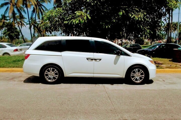 Private Transfer from Shimonoseki Cruise Port to Fukuoka Hotels