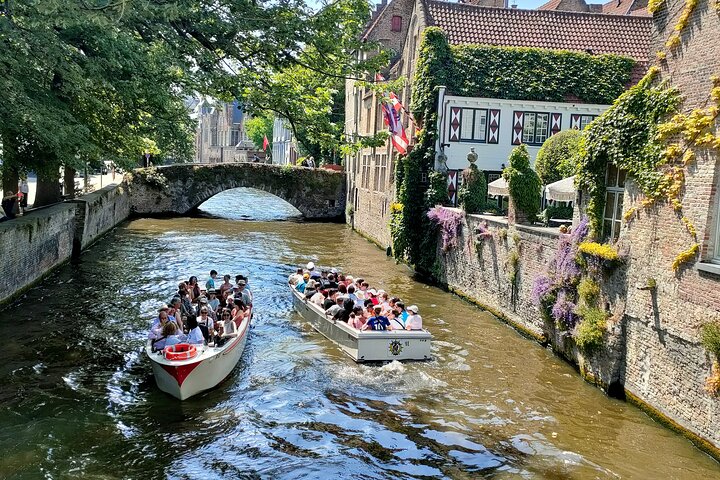 Boat trip, guided walk and chocolate