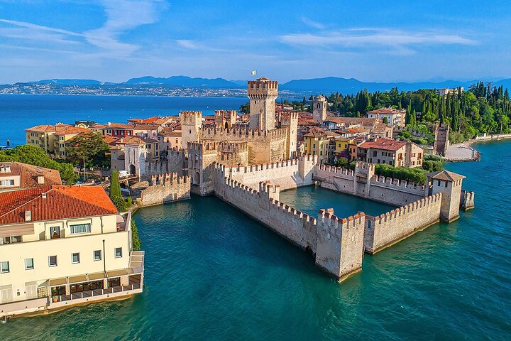 Paseo en barco de 4 horas por el lago de Garda desde Lazise