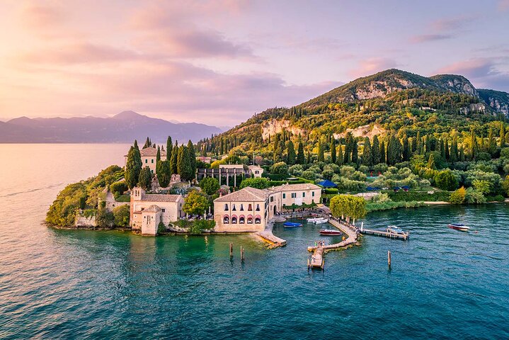 Paseo en barco de 4 horas por el lago de Garda desde Lazise
