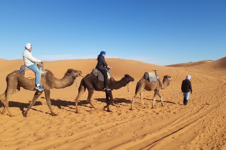 Noche en el desierto de Erg Chebbi, paseo en camello, salida desde Errachidia