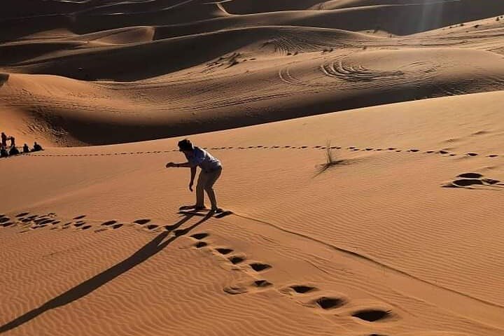 Noche en el desierto de Erg Chebbi, paseo en camello, salida desde Errachidia