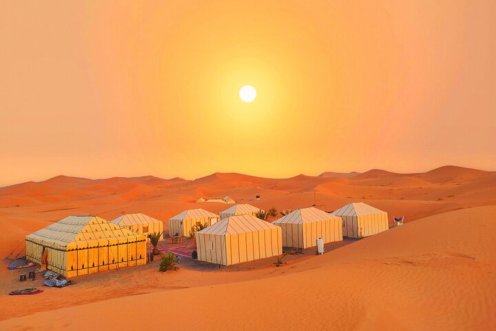 Noche en el desierto de Erg Chebbi, paseo en camello, salida desde Errachidia
