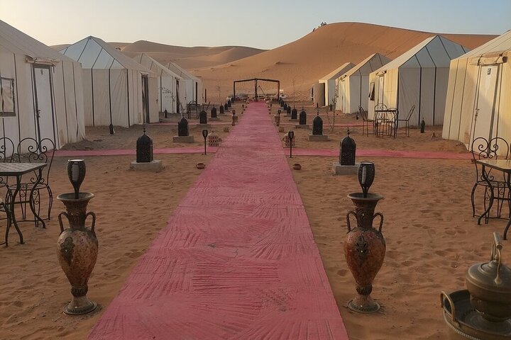 Noche en el desierto de Erg Chebbi, paseo en camello, salida desde Errachidia