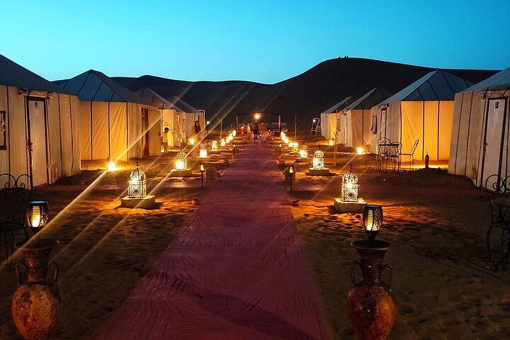 Noche en el desierto de Erg Chebbi, paseo en camello, salida desde Errachidia