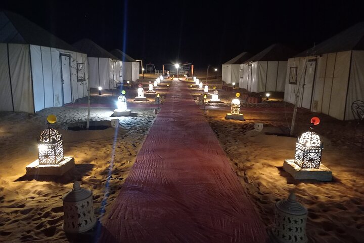 Noche en el desierto de Erg Chebbi, paseo en camello, salida desde Errachidia