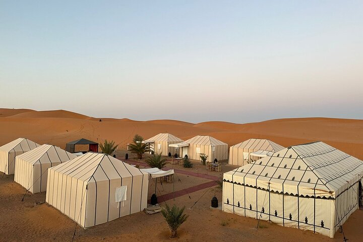 Noche en el desierto de Erg Chebbi, paseo en camello, salida desde Errachidia