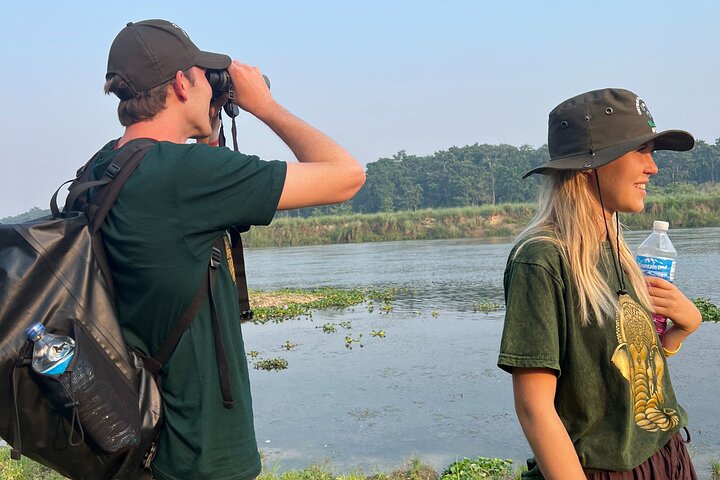 Excursão de bicicleta de meio dia pelo Parque Nacional de Chitwan e aldeias locais