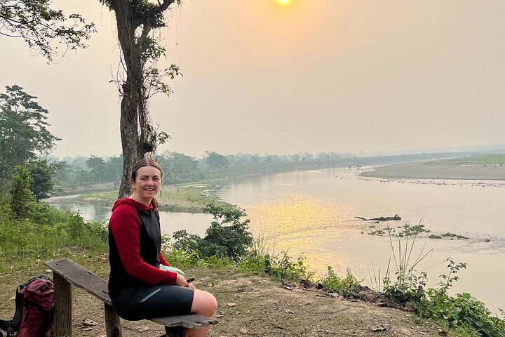 Excursão de bicicleta de meio dia pelo Parque Nacional de Chitwan e aldeias locais