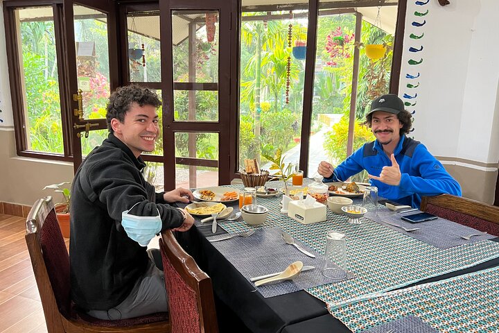 Excursão de bicicleta de meio dia pelo Parque Nacional de Chitwan e aldeias locais
