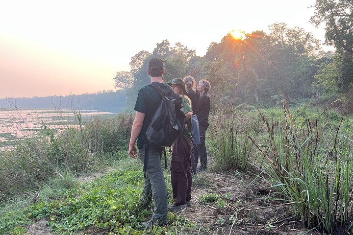 Visita guiada a pie de 5 días y 4 noches en el Parque Nacional de Chitwan