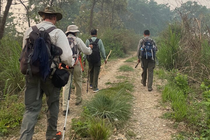 Visita guiada a pie de 5 días y 4 noches en el Parque Nacional de Chitwan