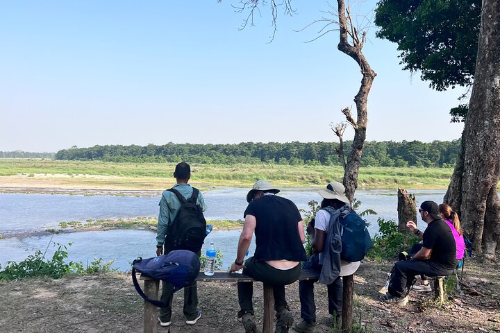 Visita guiada a pie de 5 días y 4 noches en el Parque Nacional de Chitwan