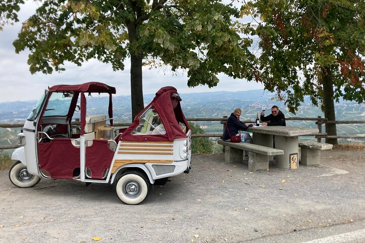 Mezza Giornata Tour Privata Ape Calessino nella Langa del Barolo