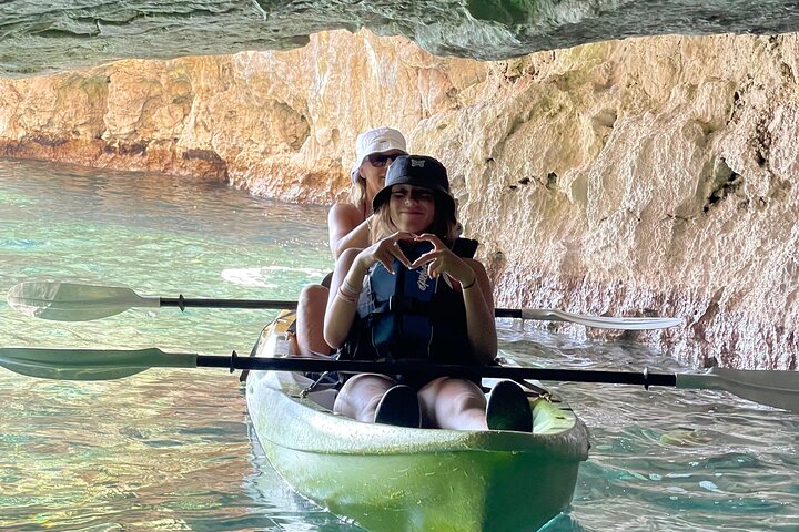 Pula : Tour en kayak por la Cueva del Mar con Snorkel & Cliff Jumping